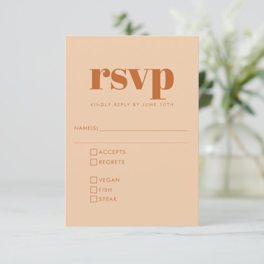 Groovy Retro 70s Design in Brown Wedding Meal RSVP Kaartje (Staand voorkant)