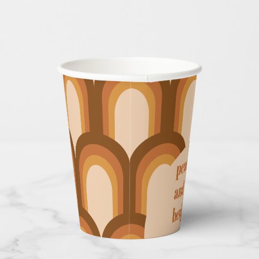 Groovy Retro 70s Pattern Brown Custom Name Wedding Papieren Bekers (Rechts)