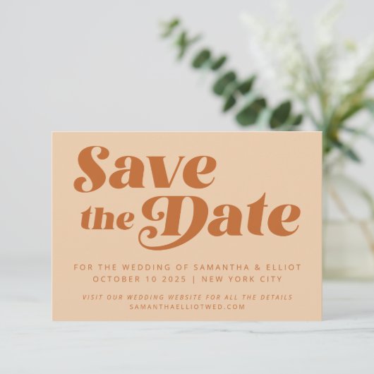 Groovy Retro 70s Typografie Rainbow Pattern Brown Save The Date (Staand voorkant)