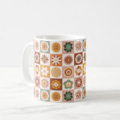 Groovy Retro Bloem Geruit Koffiemok (Voorkant links)