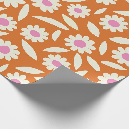 Groovy Retro Daisies Floral Pattern op sinaasappel Cadeaupapier (Hoek)