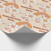 Groovy retro daisy boho rainbow gepersonaliseerde  cadeaupapier (Hoek)