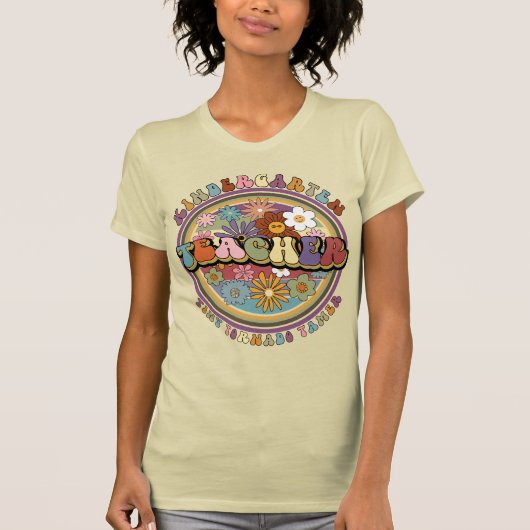 Groovy Retro Floral Kleuterschool Docent Naam T-shirt (Voorkant)