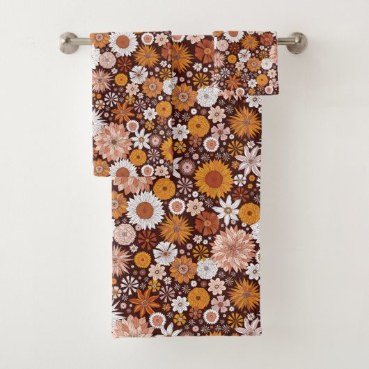 Groovy Retro Flower Garden Pattern Bad Handdoek (Insitu)