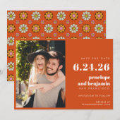 Groovy Retro Flowers Oranje Roze Foto Weddenschap Save The Date (Voorkant / Achterkant)