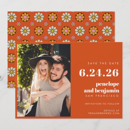 Groovy Retro Flowers Oranje Roze Foto Weddenschap Save The Date (Voorkant / Achterkant)