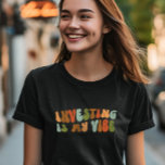 Groovy Retro Investment is mijn vibe, investeerder T-shirt<br><div class="desc">Groovy 'beleggen is mijn vibe' T-shirt. Het is een geweldig cadeau voor iedereen die in financiële beleggingen werkt.</div>