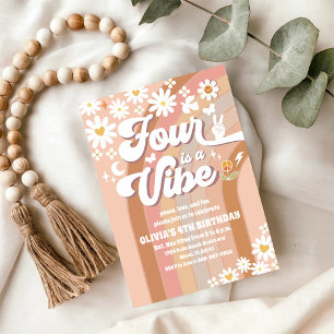 Groovy Retro Madelief Verjaardagsuitnodiging Kaart