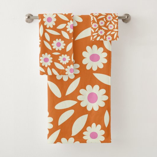 Groovy Retro Madeliefjes Bloemmotief op oranje Bad Handdoek (Insitu)