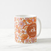 Groovy retro monogram Sinaasappel Koffiemok (Voorkant rechts)