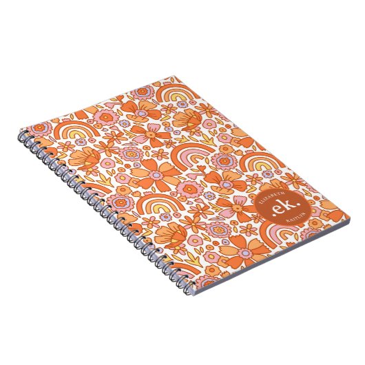 Groovy Retro Oranje Bloemen Monogram Notitieboek (Rechterzijde)