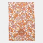 Groovy Retro Oranje Bloemen Monogram Theedoek (Verticaal)