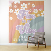 Groovy Retro Regenboog Vijf is een Vibe Wandkleed (In situ)