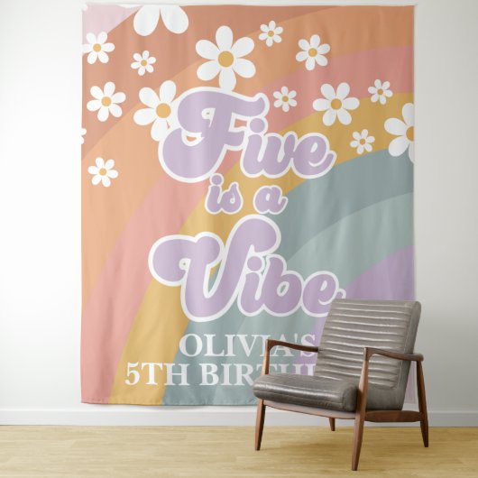 Groovy Retro Regenboog Vijf is een Vibe Wandkleed (In situ)