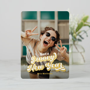 Groovy Retro Typografie & Gold Foil Nieuwjaar Folie Feestdagenkaart