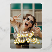 Groovy Retro Typografie & Gold Foil Nieuwjaar Folie Feestdagenkaart (Voorkant)
