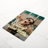 Groovy Retro Typografie & Gold Foil Nieuwjaar Folie Feestdagenkaart (Gedraaid)