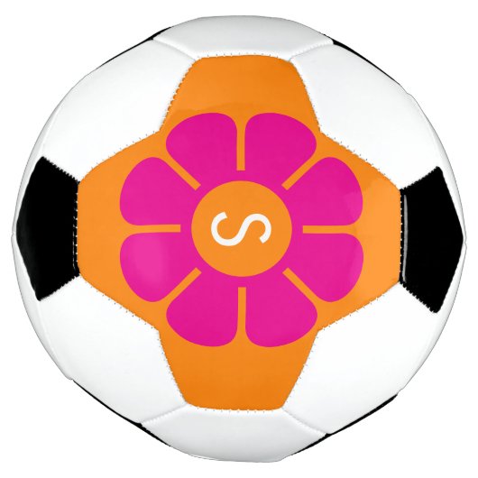 Groovy Roze Daisy met Aangepast Sinaasappel Monogr Voetbal (Gedraaid)