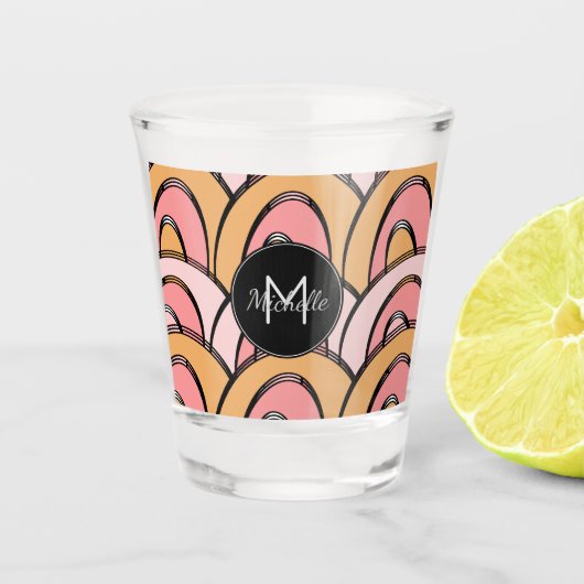 Groovy Roze Oranje Monogram Aangepaste Naam Shot Glas (Voorkant)