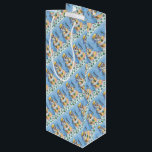 GROOVY SNOWMAN, PEACE SIGN CHRISTMAS WINE GIFT BAG WIJN CADEAUTAS<br><div class="desc">DAT WAREN DE DAGEN VAN DE STROOMSTROOM,  HET STROPDAS WAS IN DE DAG EN HET VREDESTEKEN. VOEG EEN BEETJE LIEFJE AAN JE VERSIE TOE. GROOVY SNOWMAN WINE GIFT BAG. Kies voor overeenkomende omslagen,  weefselpapier,  lint,  cadeautjes en Labels. Susan Brack Design</div>