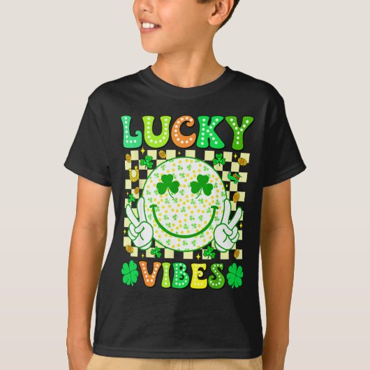 Groovy St Patricks Day Lucky Vibes Shamrock Women  T-shirt (Voorkant)