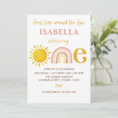 Groovy Sunshine Regenboog Verjaardag 1e uitnodigin Kaart (Staand voorkant)