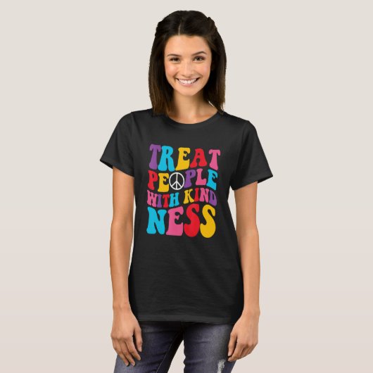 Groovy Treat People With Kindness Retro TPWK Trend T-shirt (Voorkant volledig)