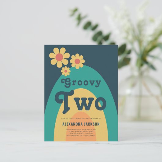 Groovy Twee Retro Daisy 2e Verjaardagsfeestje Uitnodiging Briefkaart (Staand voorkant)