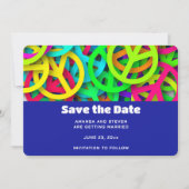 Groovy Vrede Tekens Rainbow Patroon Bruiloft Save The Date (Voorkant)