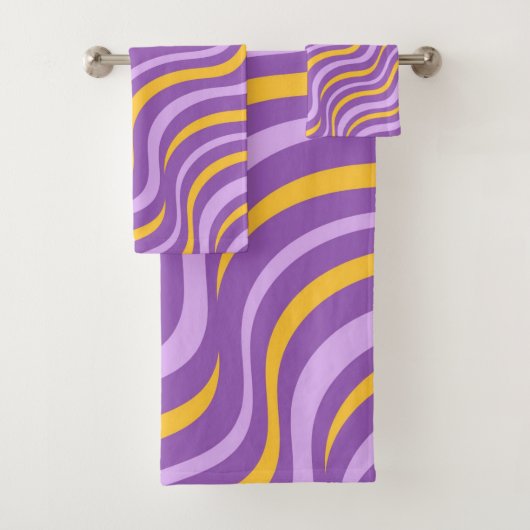 Groovy Wavy Stripe Paarse Gele Abstracte Lente Bad Handdoek (Insitu)