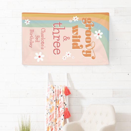 Groovy Wild en Three White Daisy Girl's Birthday Spandoek (Insitu)