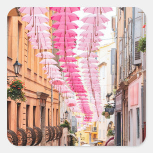 Grosse straten in Provence met roze paraplu's Pla Vierkante Sticker