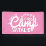 Grote Aangepaste Camp Bachelorette Party Cool Welk Spandoek<br><div class="desc">Welkom uw bruidsfeest op de ultieme outdoor viering met onze Large Custom Camp Bachelorette Party Cool Welcome Banner. Deze prachtige banner, ontworpen als een kampbachvlag, zet de perfecte toon voor je wilde in het bossen-avontuur. De banner is vervaardigd uit hoogwaardige materialen en heeft een charmante mix van rustieke en chique...</div>