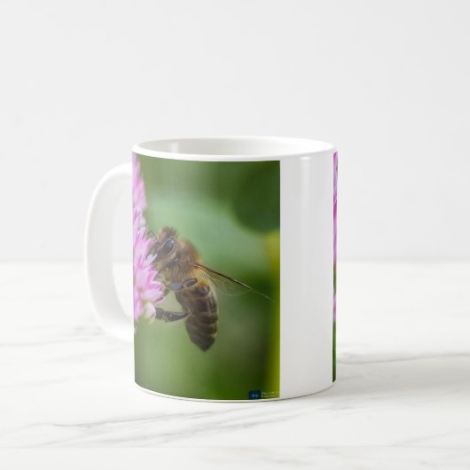 Grote bij op een mok (Voorkant links)