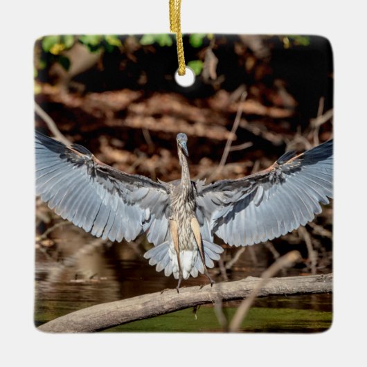 Grote blauwe reiger op een stam keramisch ornament (Voorkant)