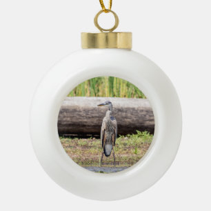 Grote Blauwe Reiger staand in Lake Champlain Keramische Bal Ornament