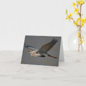 Grote Blauwe Reiger tijdens de vlucht - (herodias Kaart (Gele Bloem)