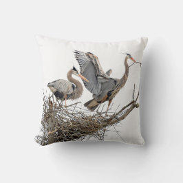 Grote Blauwe Reigers die een Nest bouwen Kussen