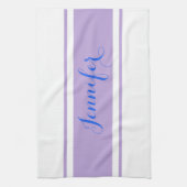 Grote blauwe scriptnaam, lavendel strepen op wit theedoek (Verticaal)