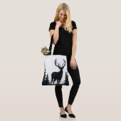 Grote bok tussen pijnbomen tote bag (Op model)