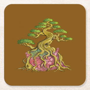 Grote bonsai in zijn gebroken vaas kartonnen onderzetters