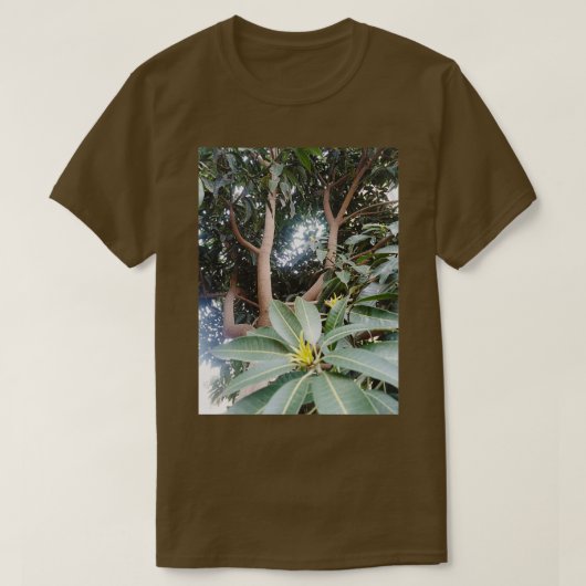 Grote boom in het bos t-shirt (Design voorkant)