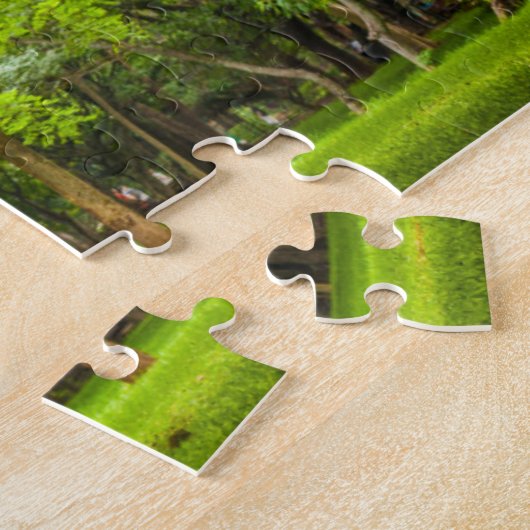 Grote boom in het park legpuzzel (Zijkant)