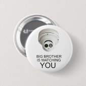 Grote broer kijkt naar je ronde button 5,7 cm (Voorkant /achterkant)