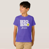 Grote broernaam wit op paarse kinder T-shirt (Voorkant volledig)