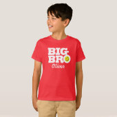Grote broernaam wit op rood kinder T-shirt (Voorkant volledig)
