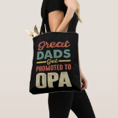 Grote Dads worden gepromoot naar een opa-cadeaubon Tote Bag (Dichtbij)