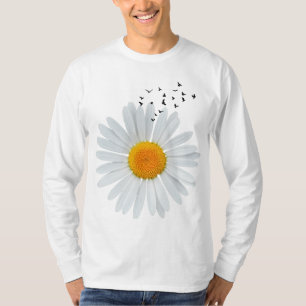 Grote Daisy Flower met Flock of Flying Birds. T-shirt