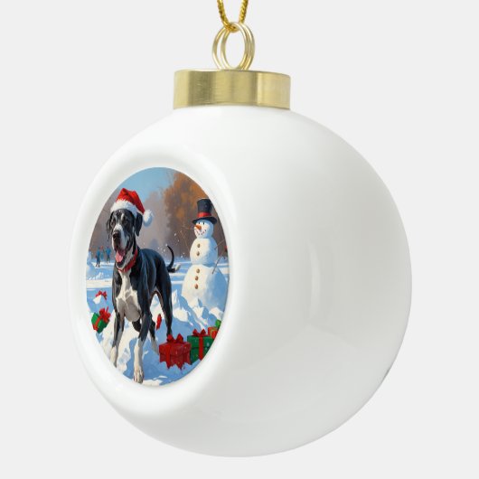 Grote Deen Hardlopen in Sneeuw Met Kerst Pet Keramische Bal Ornament (Rechts)