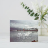 Grote dingen gebeuren niet in de comfortzone briefkaart (Staand voorkant)